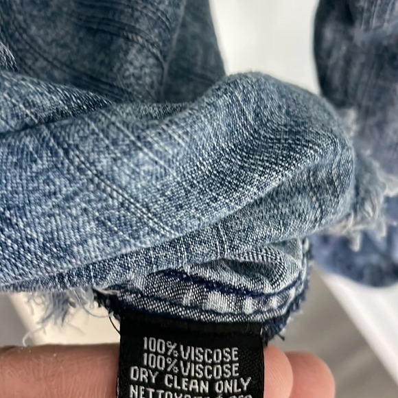 TOLANI Embroidered Long Sleeve Distressed Chambray Button Down Shirt Medium - Picture 6 of 7